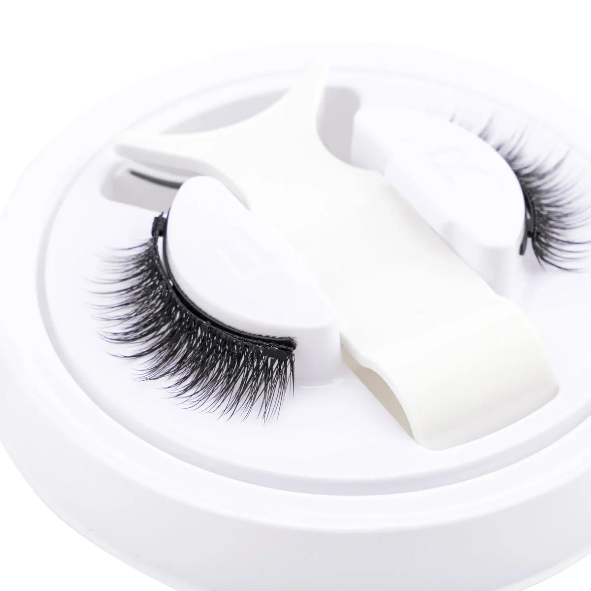 Magnetic Eyelash Glitch Trends